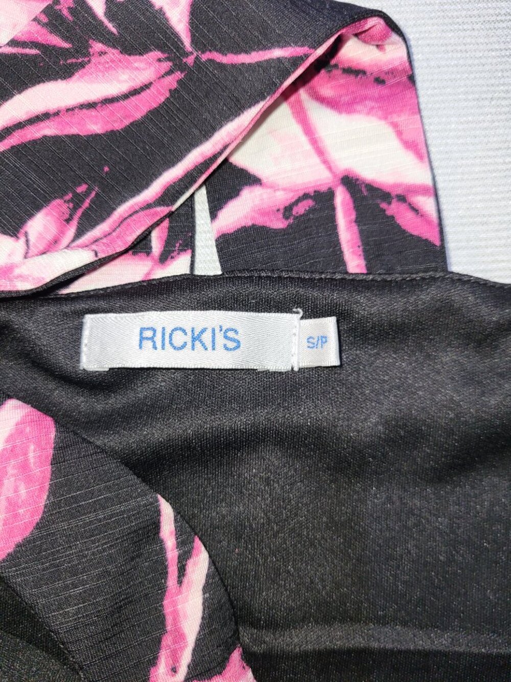 Ricki's Floral Tank Top Women's Small Black Pink Sleeveless V-Neck Blouse - Picture 9 of 12